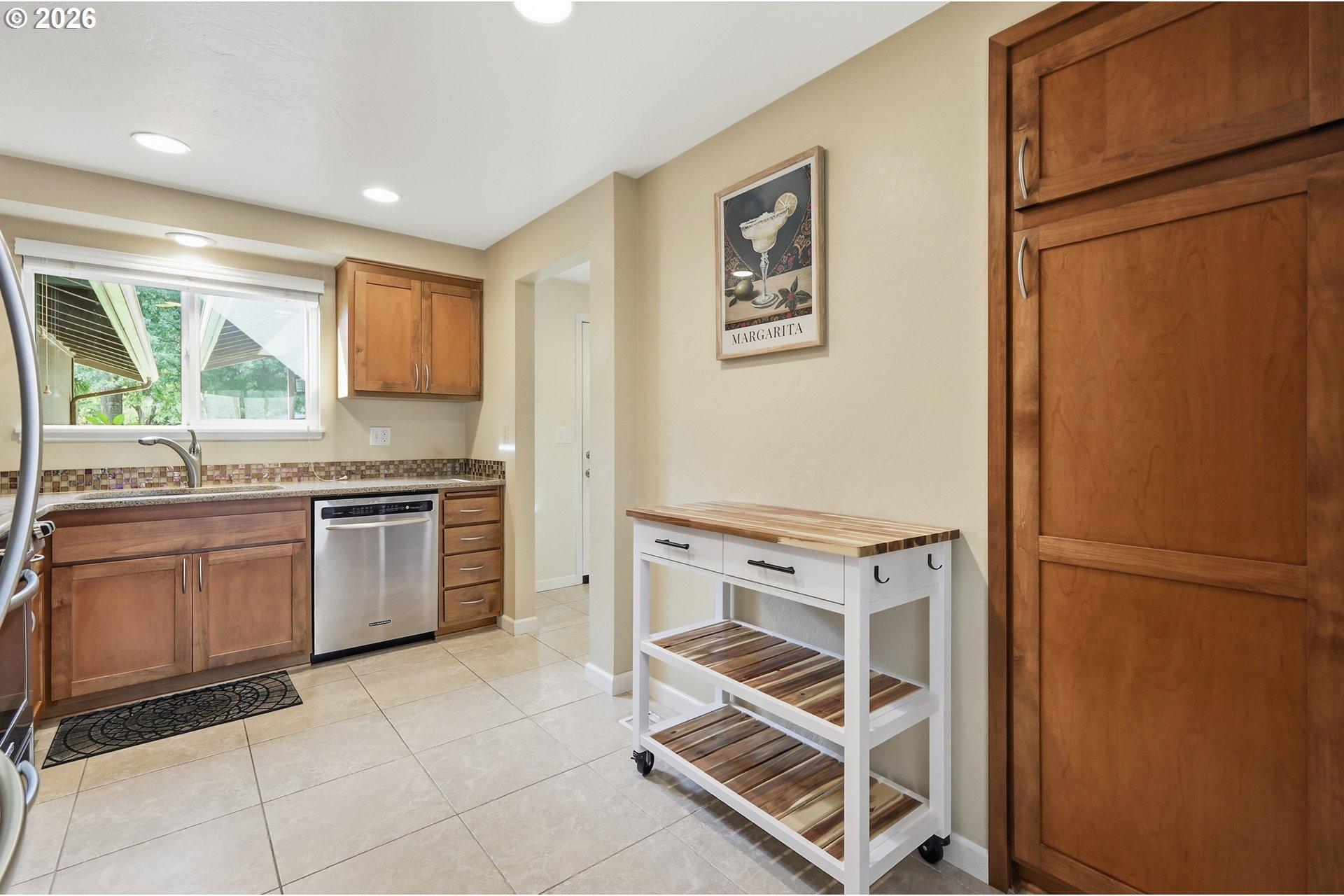 2204 Ridgeway Drive Eugene, OR 97401 - Photo 13 of 40 Gallery Image 13