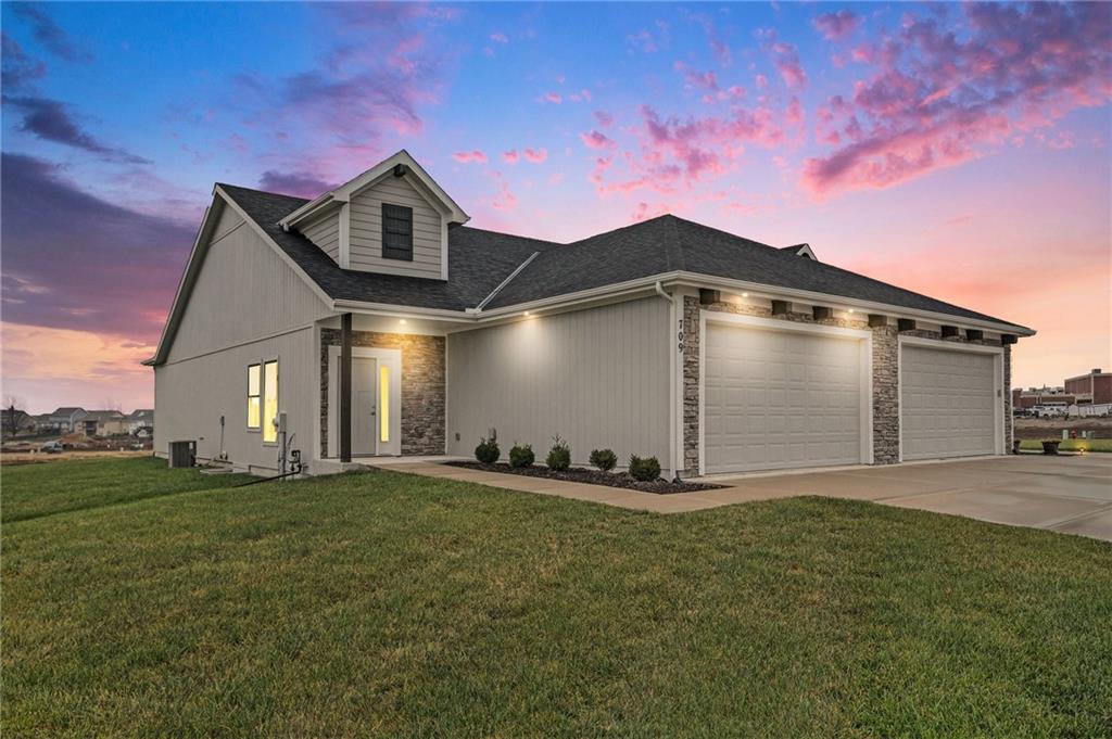 709 Ridge Drive Smithville, MO 64089 - Photo 1 of 33