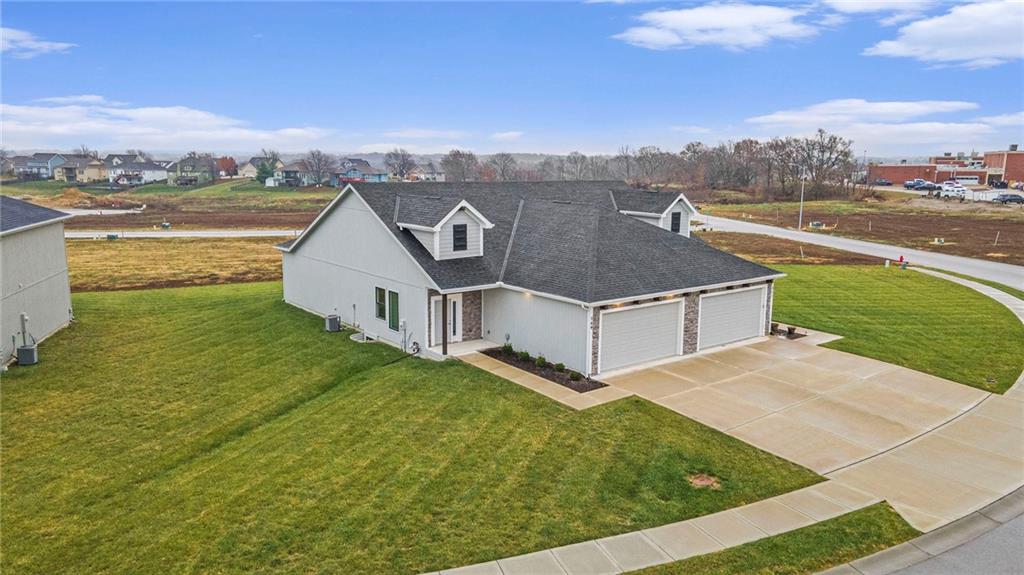 709 Ridge Drive Smithville, MO 64089 - Photo 2 of 33