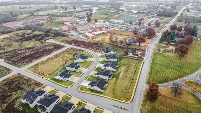 $350,000 | 709 Ridge Drive, Smithville, MO 64089