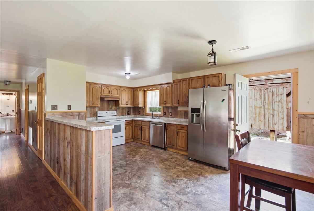 82 Hansen Road Pine Knot, KY 42635 - Photo 17 of 32 19-Kitchen