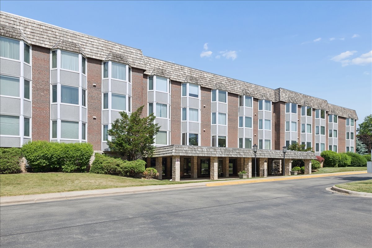 400 Ascot Drive, Unit 3E Park Ridge, IL 60068 - Photo 1 of 14