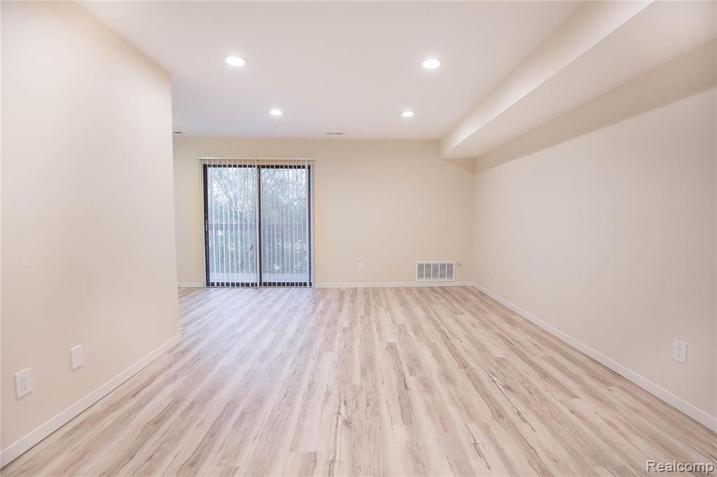 29840 West 12 Mile Road, Unit 409 Farmington Hills, MI 48334 - Photo 8 of 15