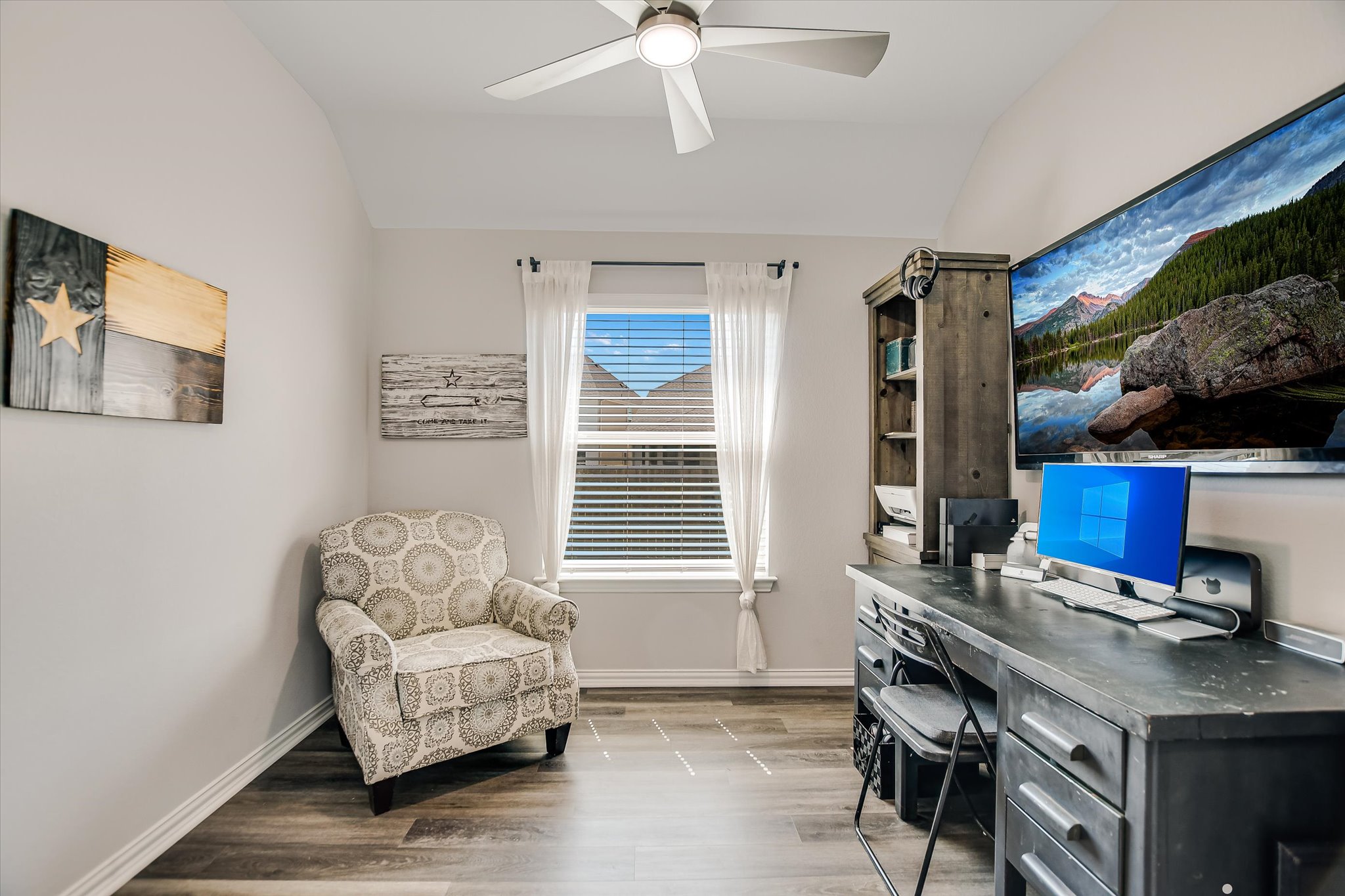 1101 Terrace View Drive Georgetown, TX 78628 - Photo 9 of 20 a workspace with furniture and window