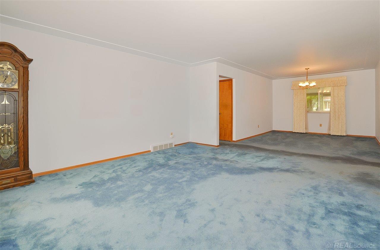 820 Hampton Road Grosse Pointe Woods, MI 48236 - Photo 2 of 29