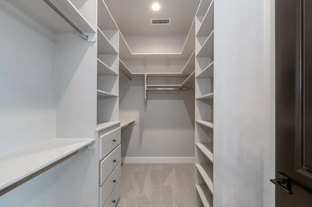 a view of a house with backyard and garden