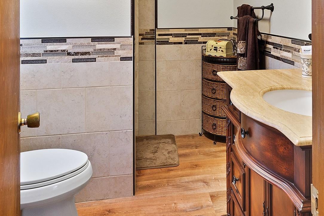 1090 Queens Branch Road Rogue River, OR 97537 - Photo 17 of 40 Master Bathroom