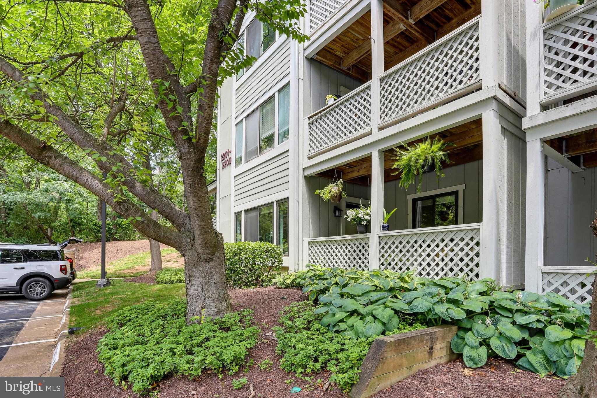 2205 Hunter's Run Drive Reston, VA 20191 - Photo 3 of 46
