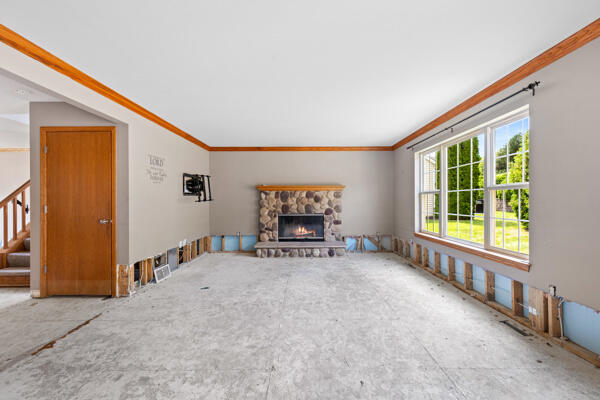 1678 Hunter Road Waukesha, WI 53189 - Photo 4 of 14 Great Room