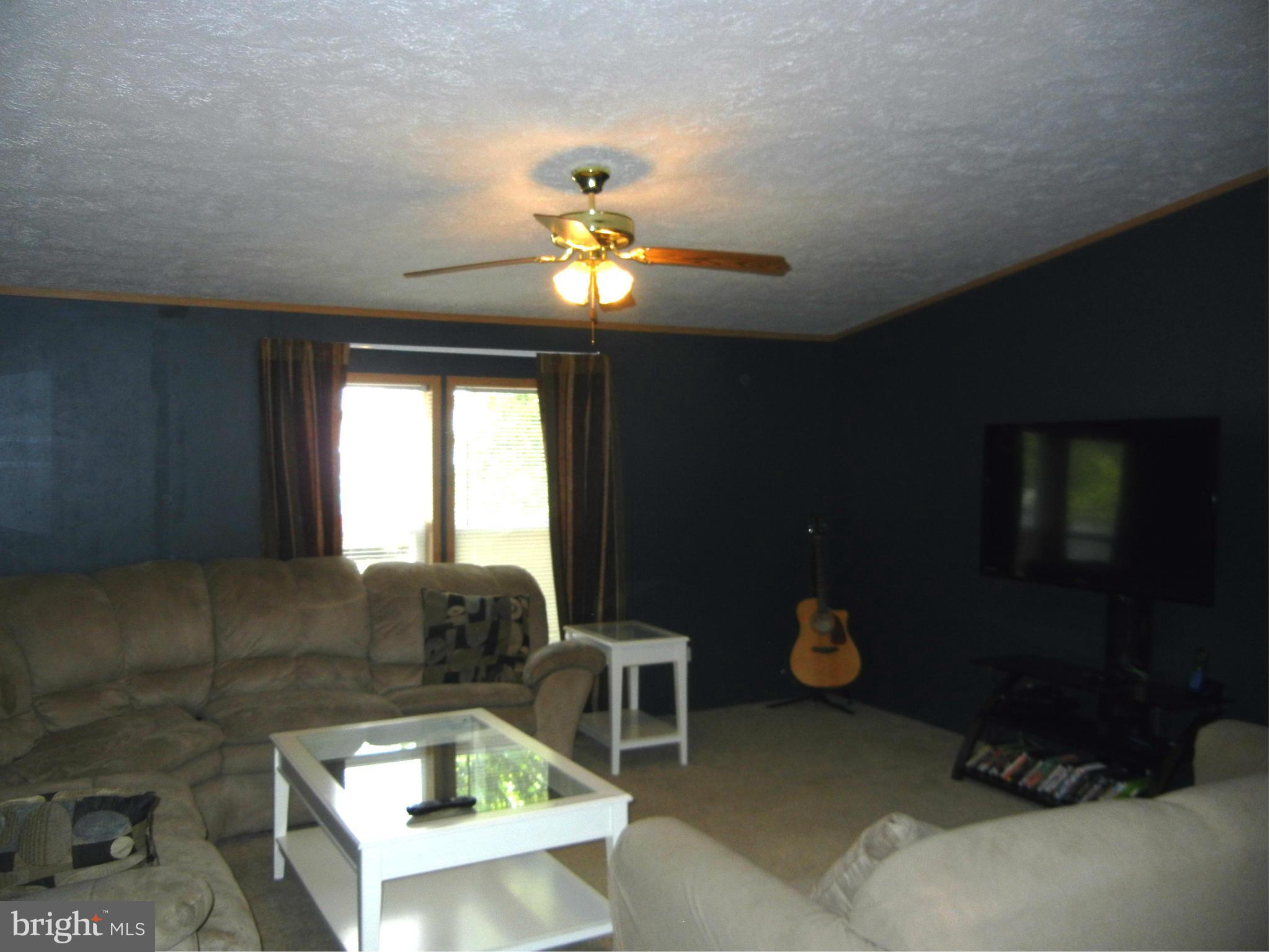 261 Rips Drive Lothian, MD 20711 - Photo 3 of 19 Living Room