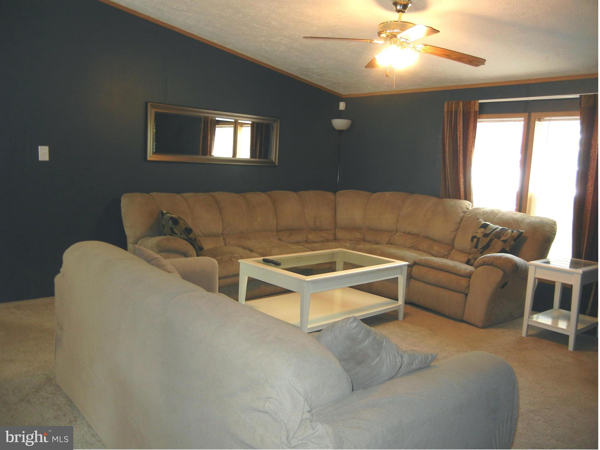 261 Rips Drive Lothian, MD 20711 - Photo 4 of 19 Living Room