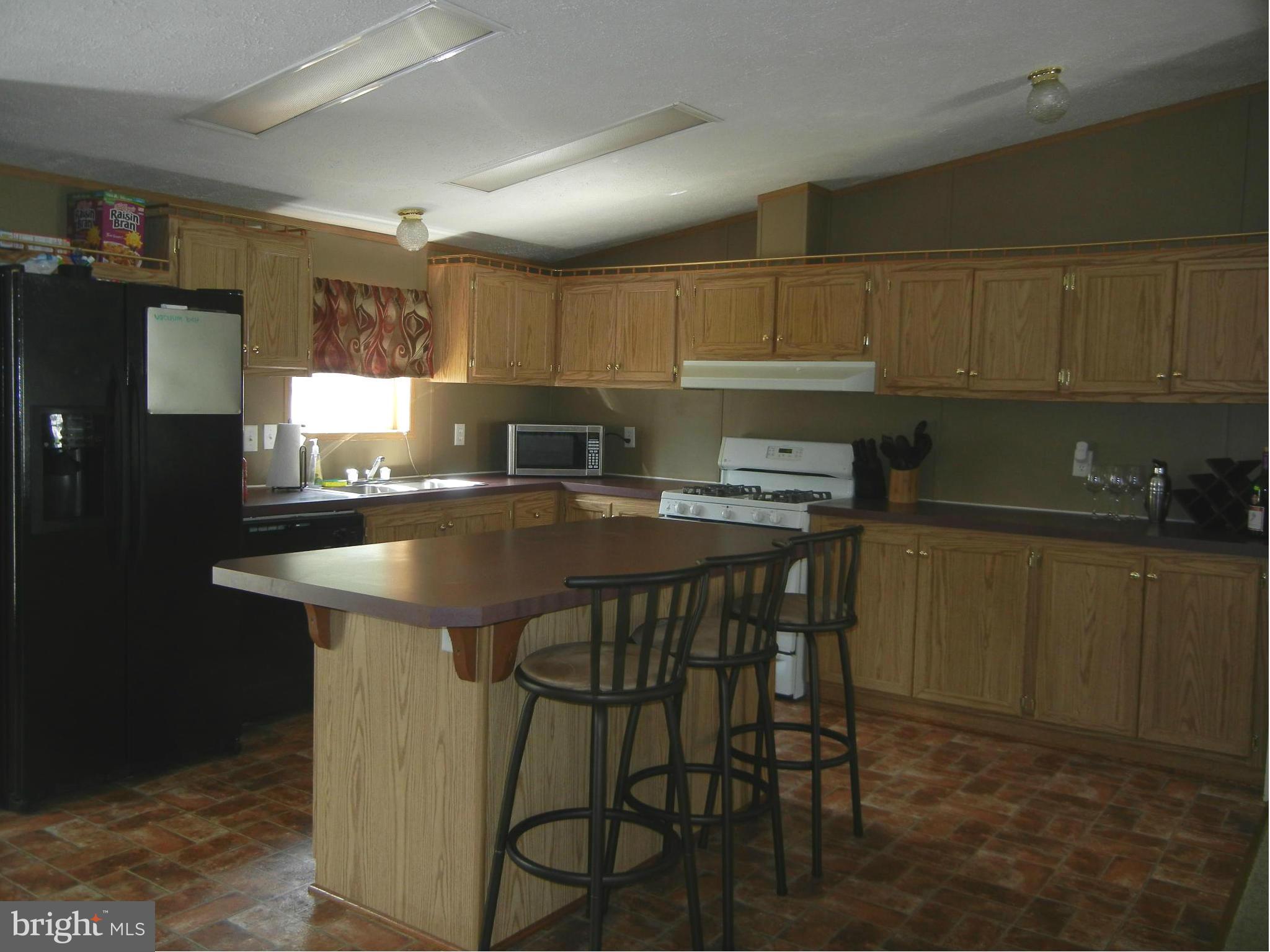 261 Rips Drive Lothian, MD 20711 - Photo 5 of 19 Kitchen