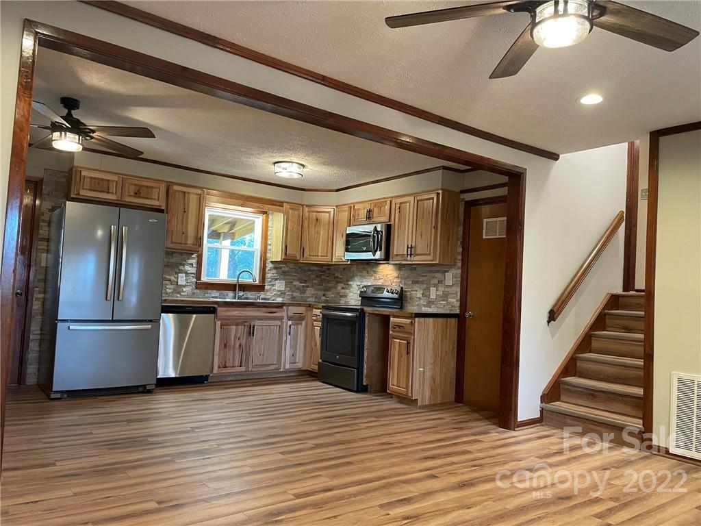 404 Bryant Road Morganton, NC 28655 - Photo 4 of 37 Gallery Image 4