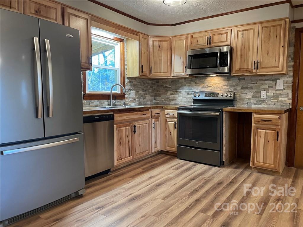 404 Bryant Road Morganton, NC 28655 - Photo 7 of 37 Gallery Image 7