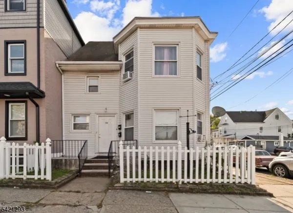 $2,400 | 262 Union Avenue, Paterson, NJ 07502