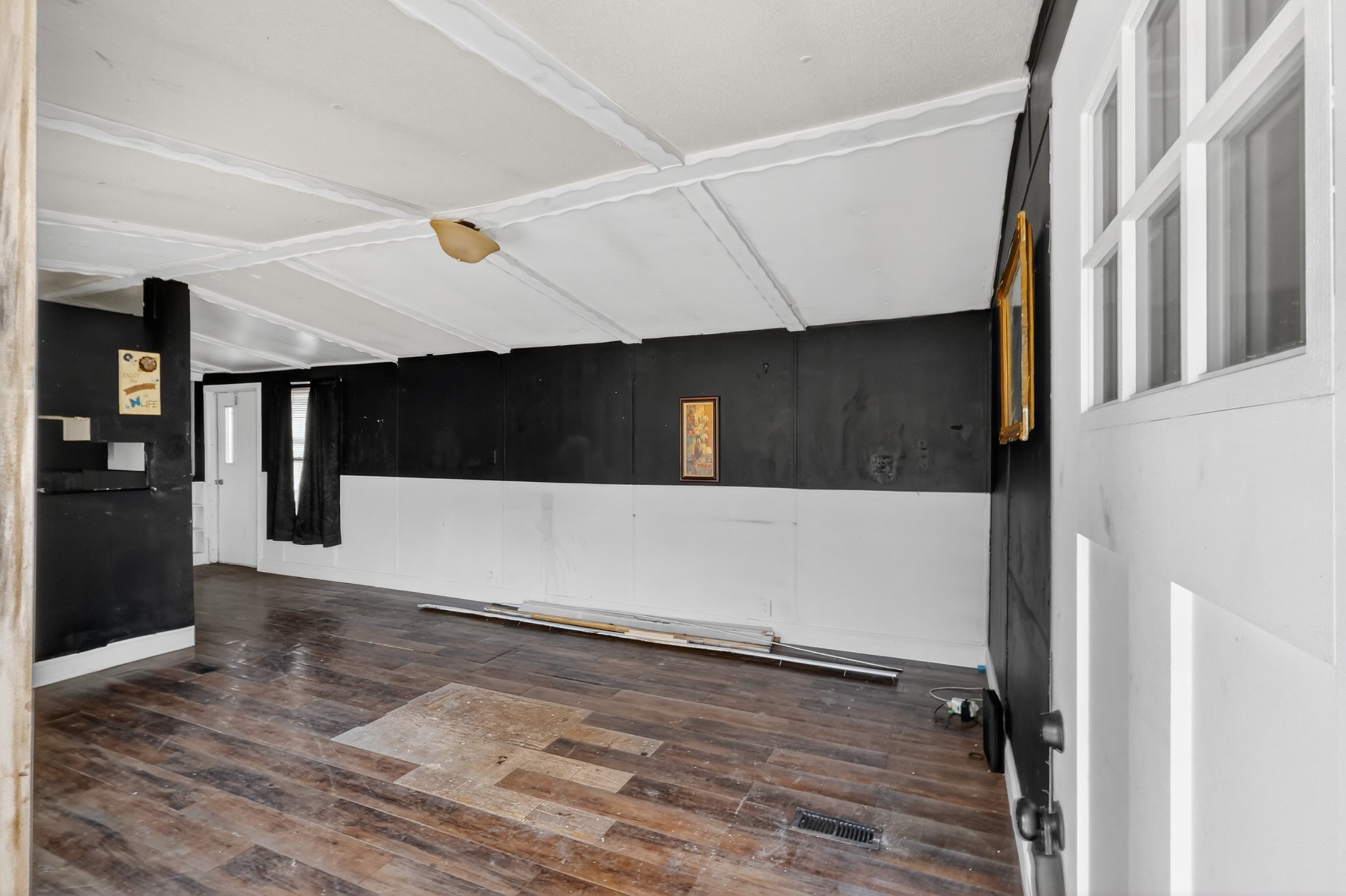 285 George Akins Road Westmoreland, TN 37186 - Photo 2 of 26 a view of an entryway