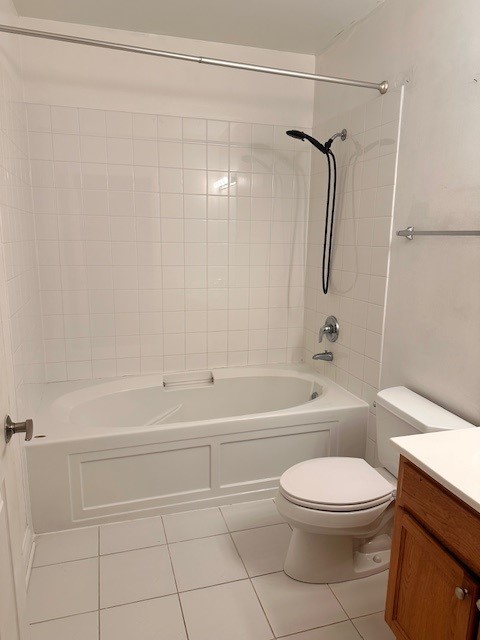 8 West Monroe Street, Unit 1206 Chicago, IL 60603 - Photo 4 of 12 a bathroom with a toilet and a bath tub