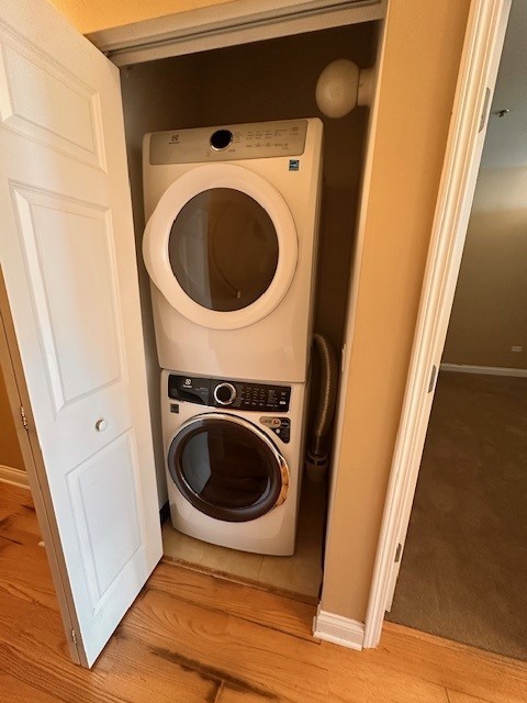 8 West Monroe Street, Unit 1206 Chicago, IL 60603 - Photo 6 of 12 a utility room with dryer and washer
