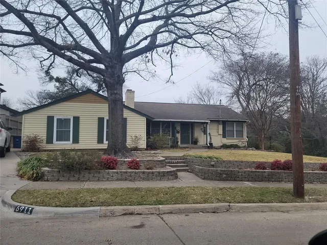 $1,000,000 | 6911 Chantilly Lane, Dallas, TX 75214