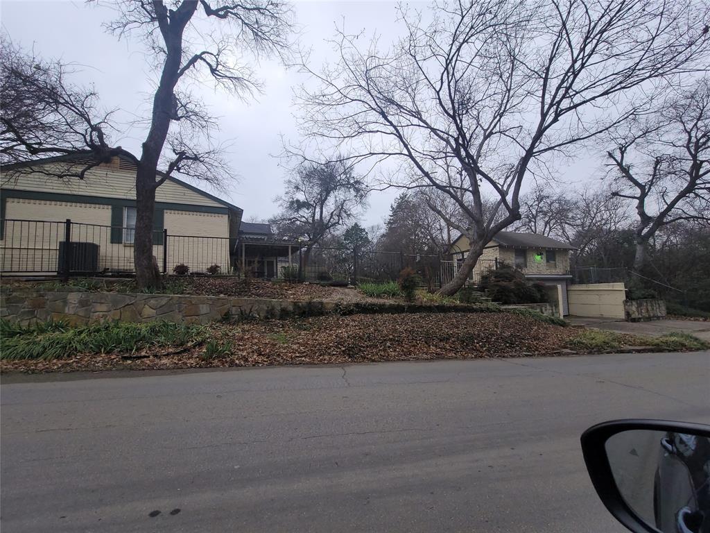 6911 Chantilly Lane Dallas, TX 75214 - Photo 4 of 5 a view of a house with a yard