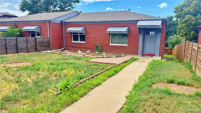 a front view of house with yard