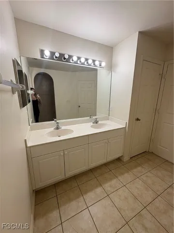 $1,800 | 2702 Southwest 9th Avenue, Cape Coral, FL 33914