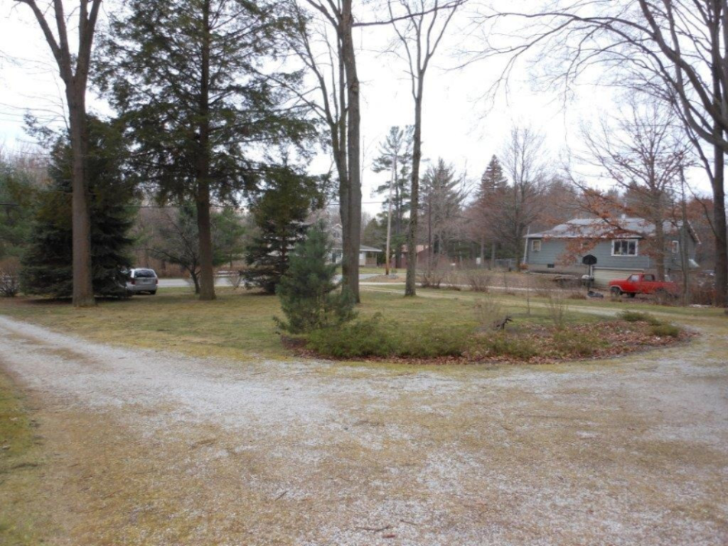 288 West Giles Road Muskegon, MI 49445 - Photo 3 of 45 288 W. Giles Rd. Muskegon 49445 029