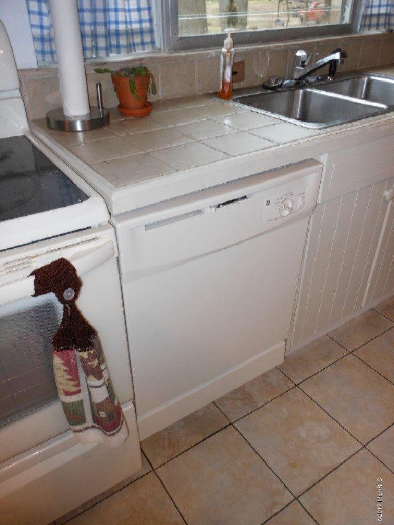 288 West Giles Road Muskegon, MI 49445 - Photo 6 of 45 288 W. Giles Rd. Muskegon 49445 020