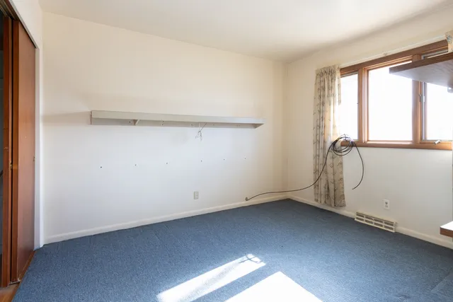 $299,900 | 24 Sunset Drive, Cary, IL 60013