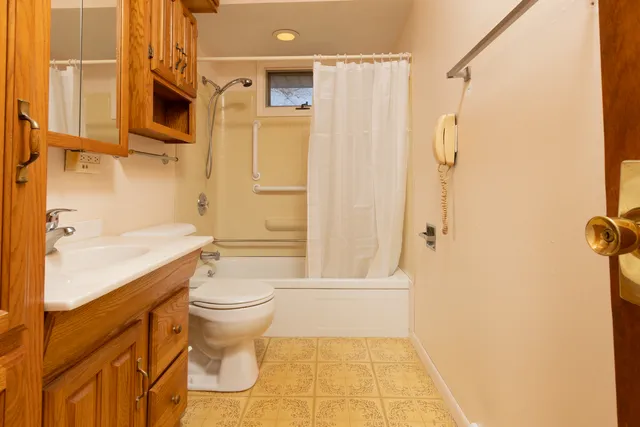 $299,900 | 24 Sunset Drive, Cary, IL 60013