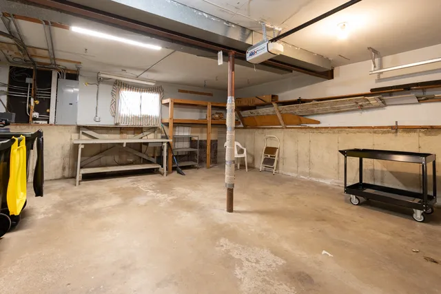 $299,900 | 24 Sunset Drive, Cary, IL 60013