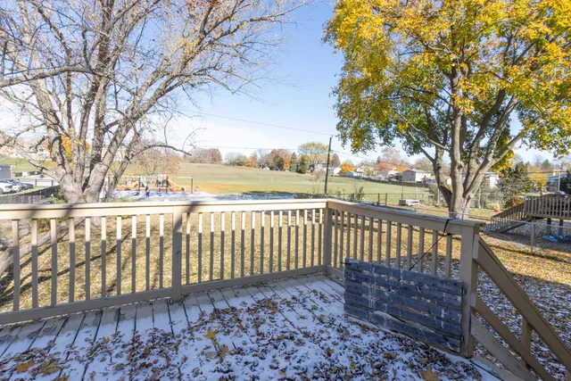 $299,900 | 24 Sunset Drive, Cary, IL 60013