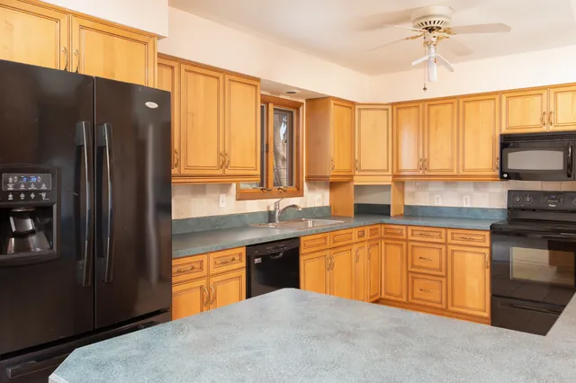 $299,900 | 24 Sunset Drive, Cary, IL 60013