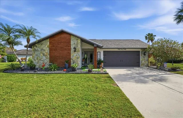 $665,000 | 6530 Waterford Circle, Sarasota, FL 34238