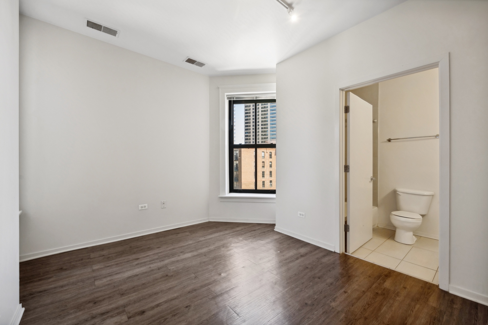 30 East Roosevelt Road, Unit 502 Chicago, IL 60605 - Photo 4 of 11