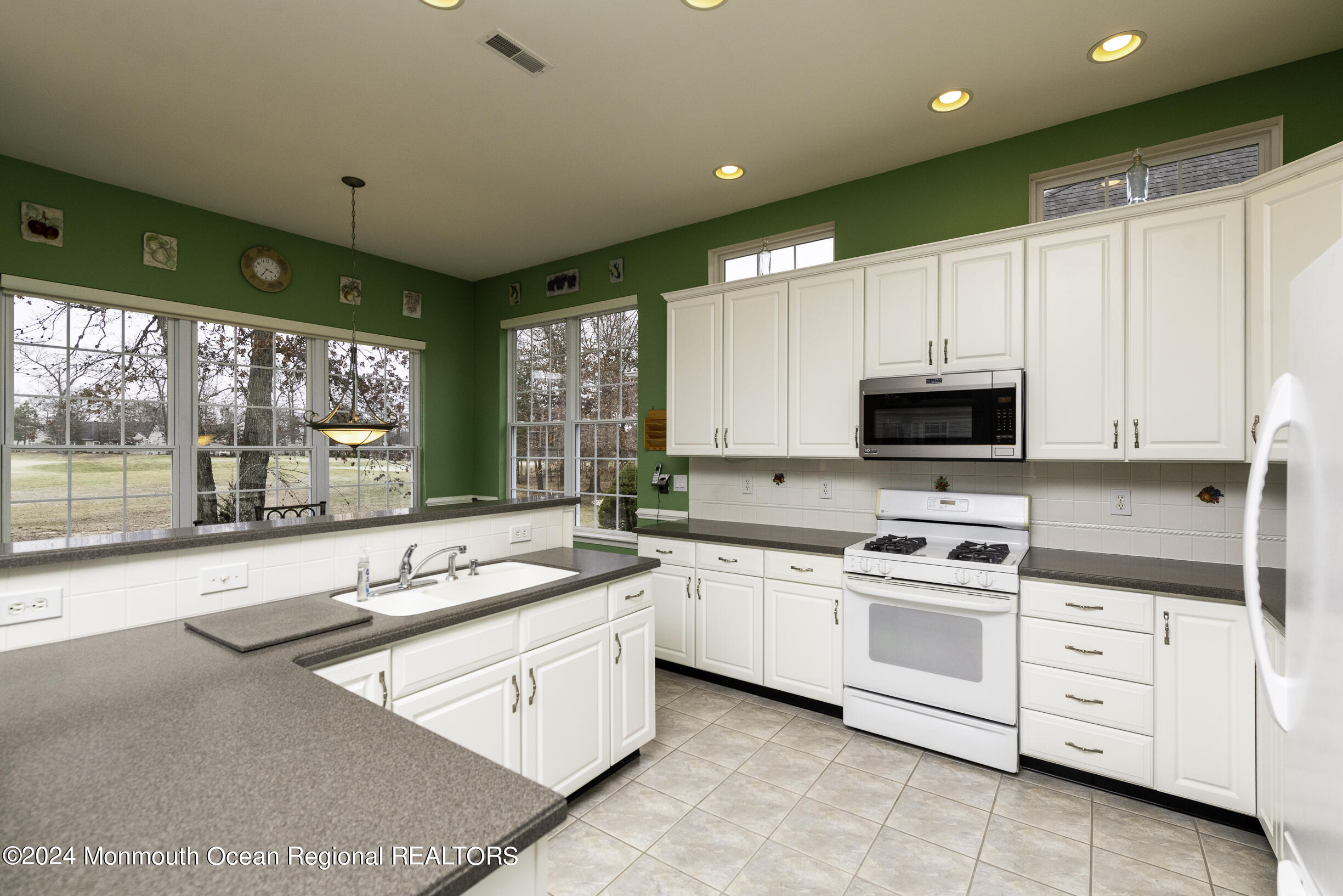 3 Shoal Road Jackson, NJ 08527 - Photo 10 of 25 23 Shoal-17