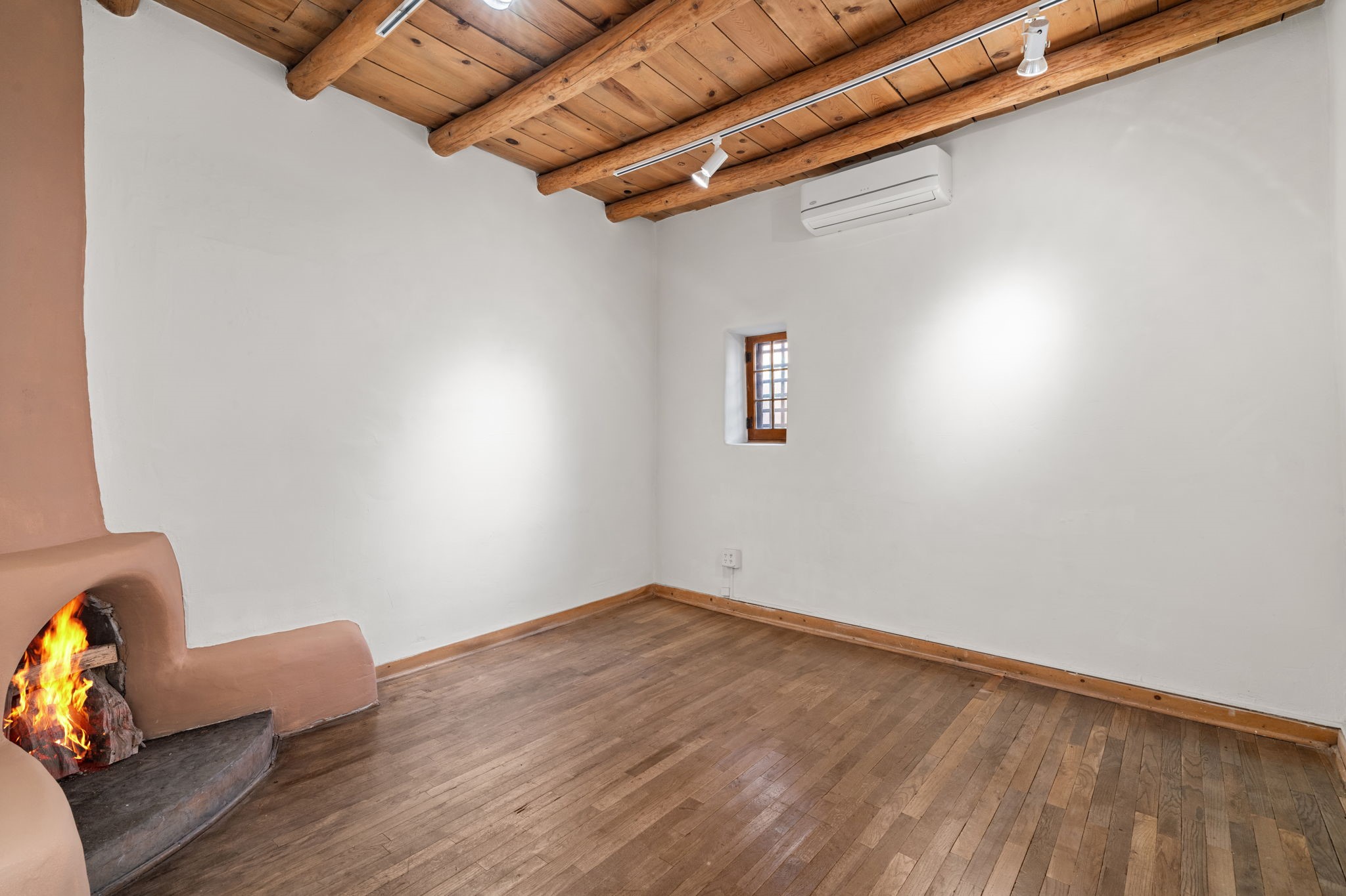 634 Canyon Road Santa Fe, NM 87501 - Photo 11 of 53