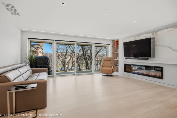 $825,000 | 2 Oak Brook Club Drive, Unit C303, Oak Brook, IL 60523