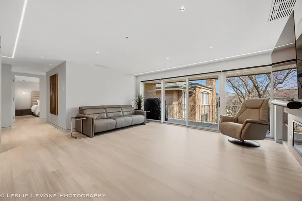 $825,000 | 2 Oak Brook Club Drive, Unit C303, Oak Brook, IL 60523