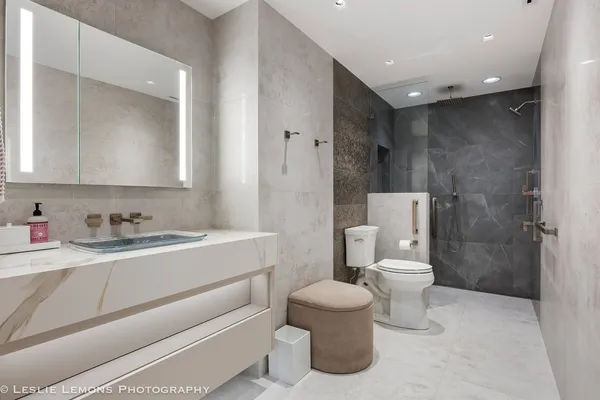 $825,000 | 2 Oak Brook Club Drive, Unit C303, Oak Brook, IL 60523