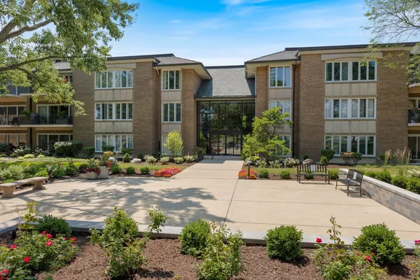 $825,000 | 2 Oak Brook Club Drive, Unit C303, Oak Brook, IL 60523
