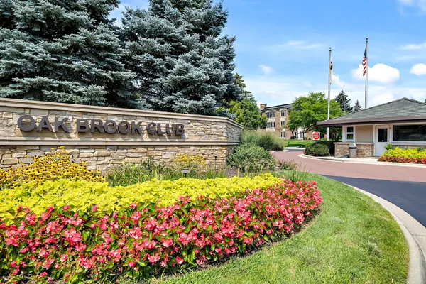 $825,000 | 2 Oak Brook Club Drive, Unit C303, Oak Brook, IL 60523