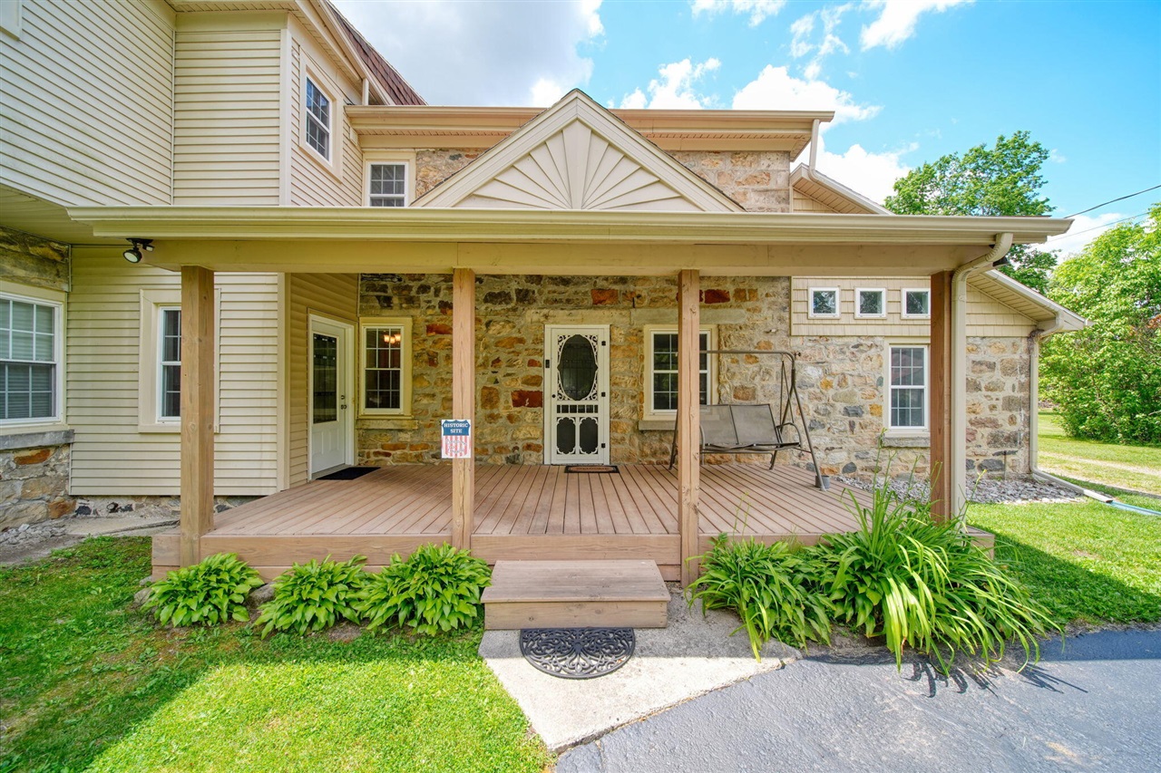 208 Glasgow Road Jackson, MI 49201 - Photo 4 of 99
