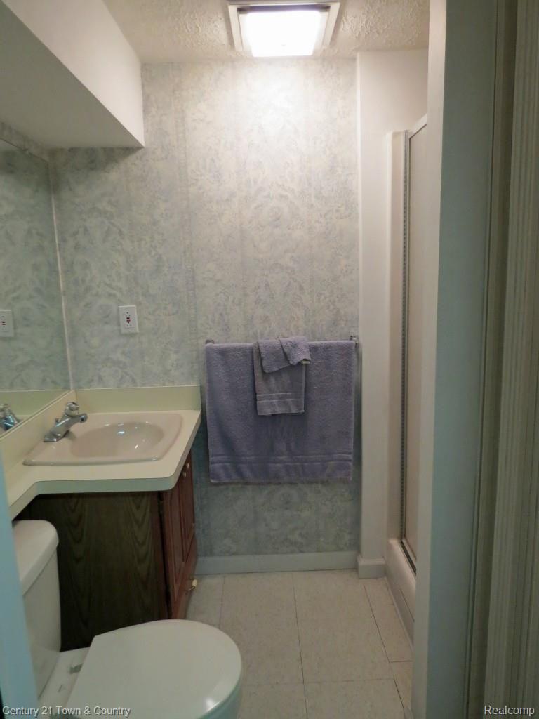 300 Lake Forest Road Rochester, MI 48309 - Photo 36 of 44 bsmt_bath.jpg