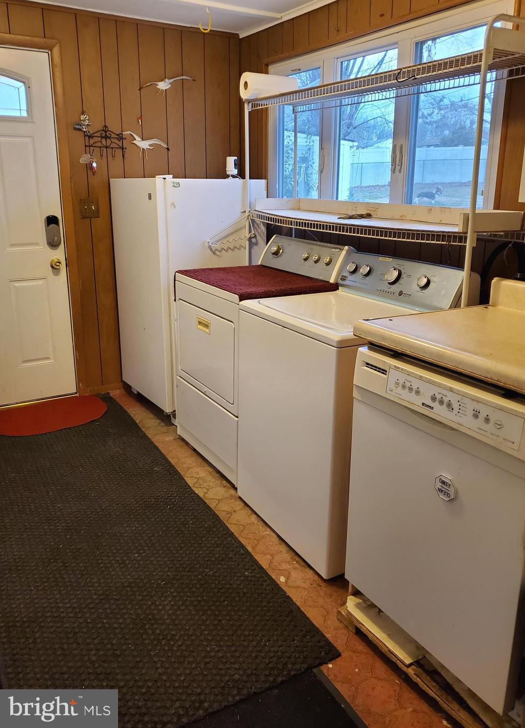 601 Banyan Road Edgewood, MD 21040 - Photo 12 of 31 a utility room with dryer and washer