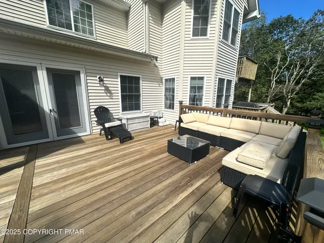 $449,900 | 107 Horseshoe Drive, Effort, PA 18330