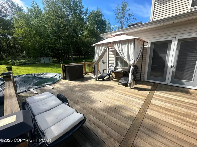 $449,900 | 107 Horseshoe Drive, Effort, PA 18330