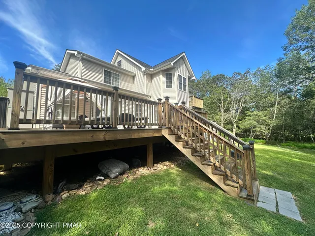 $449,900 | 107 Horseshoe Drive, Effort, PA 18330