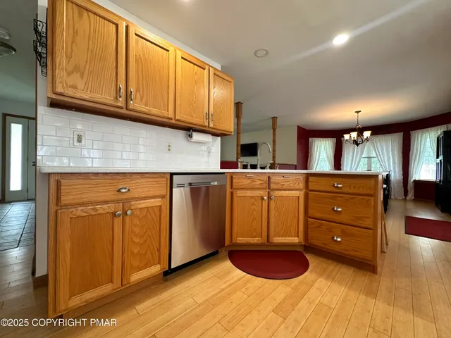 $449,900 | 107 Horseshoe Drive, Effort, PA 18330