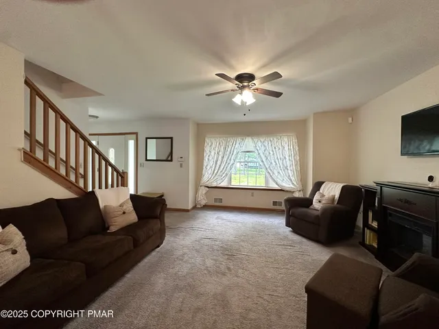 $449,900 | 107 Horseshoe Drive, Effort, PA 18330
